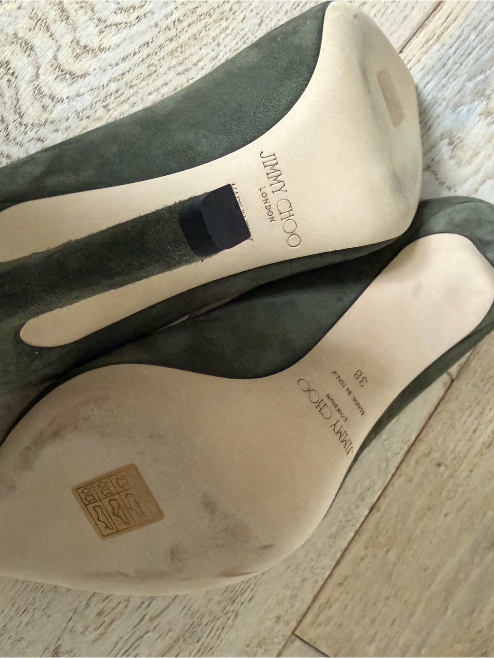 Jimmy Choo Baker 100 Vine Suede Pump w/ Clear Plexi Insert Sz 38 NIB - Picture 6 of 8